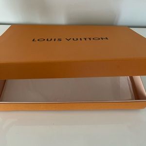 Louis Vuittom shopping / gift box